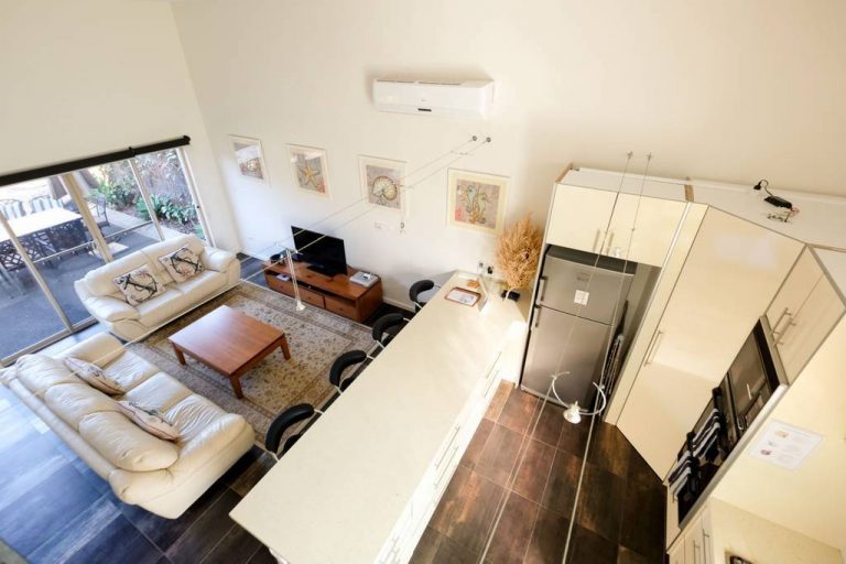 Whitesbeach Guesthouse Coach House