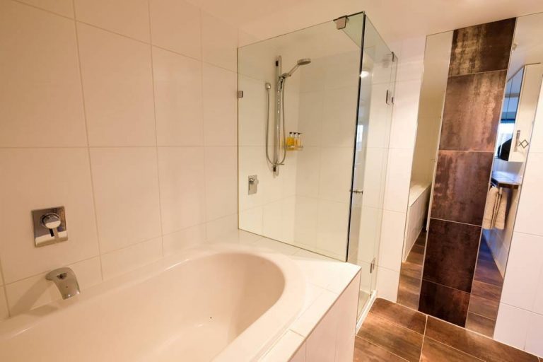 Whitesbeach Guesthouse Coach House - Bathroom