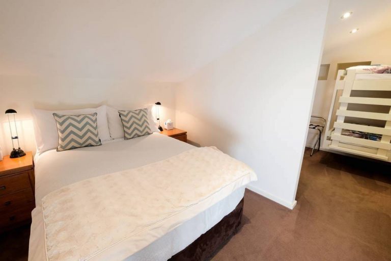Whitesbeach Guesthouse Coach House - Double Bed Up Stairs