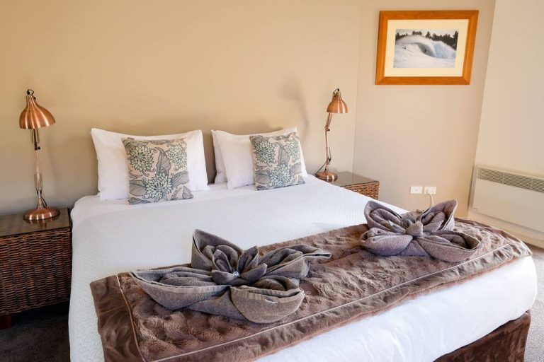 Whitesbeach Guesthouse Coach House - King bed in master suite
