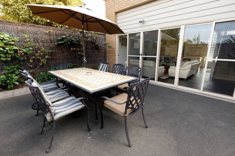 Whitesbeach Guesthouse Coach House - Private Courtyard