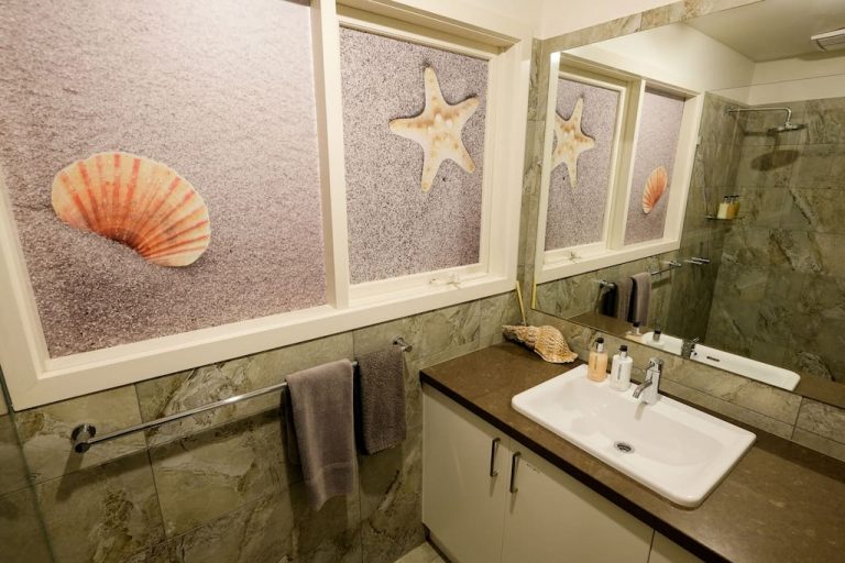 Whitesbeach Guesthouse East West Room Bathroom 2
