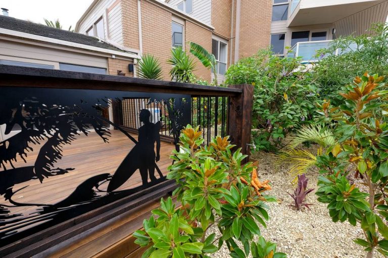 Whitesbeach Guesthouse - Garden Art