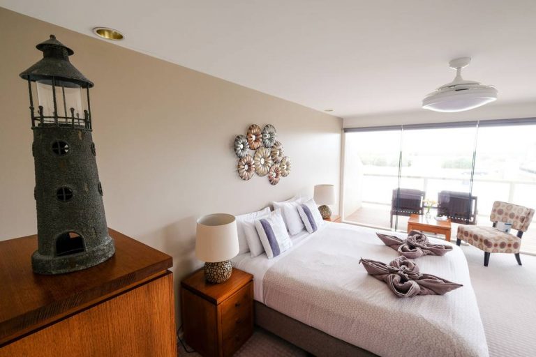 Whitesbeach Guesthouse - Ocean View Suite Spacious room