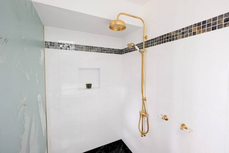 Whitesbeach Guesthouse - PrIncess Suite Large Walk In Shower