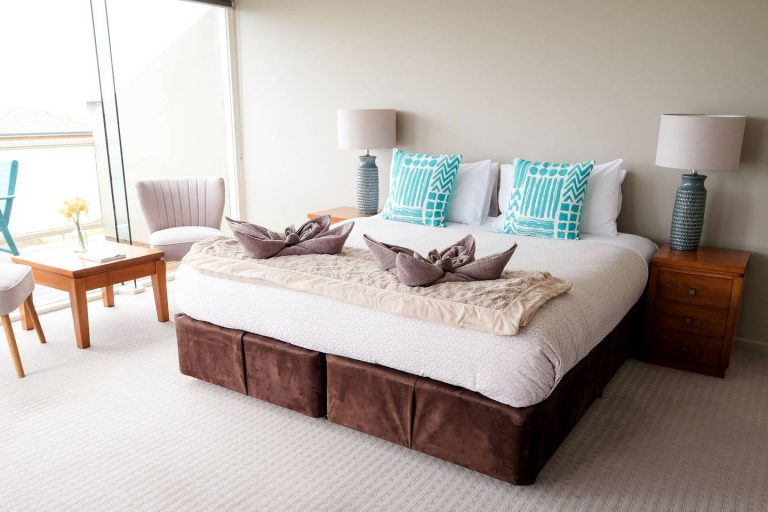 Whitesbeach Guesthouse - Prince Suite Comfy King Bed