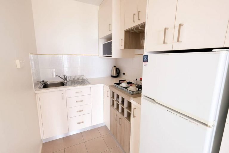 Whitesbeach Guesthouse - Prince Suite Kitchenette with fridge microwave sink
