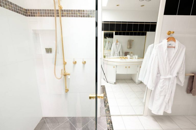 Whitesbeach Guesthouse - Prince Suite Luxury bathroom walk in shower