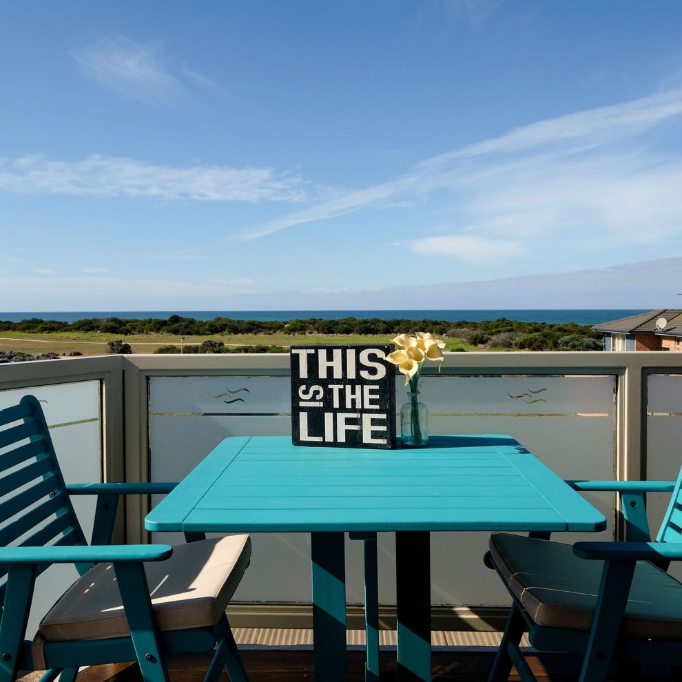 Whitesbeach Guesthouse - Balcony